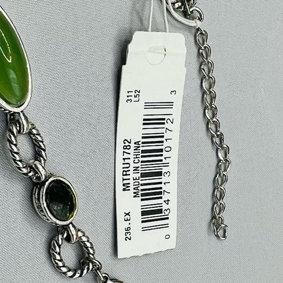 Trifari Vintage Green Chalcedony & Peridot Station Necklace 16” NWT - Picture 7 of 12